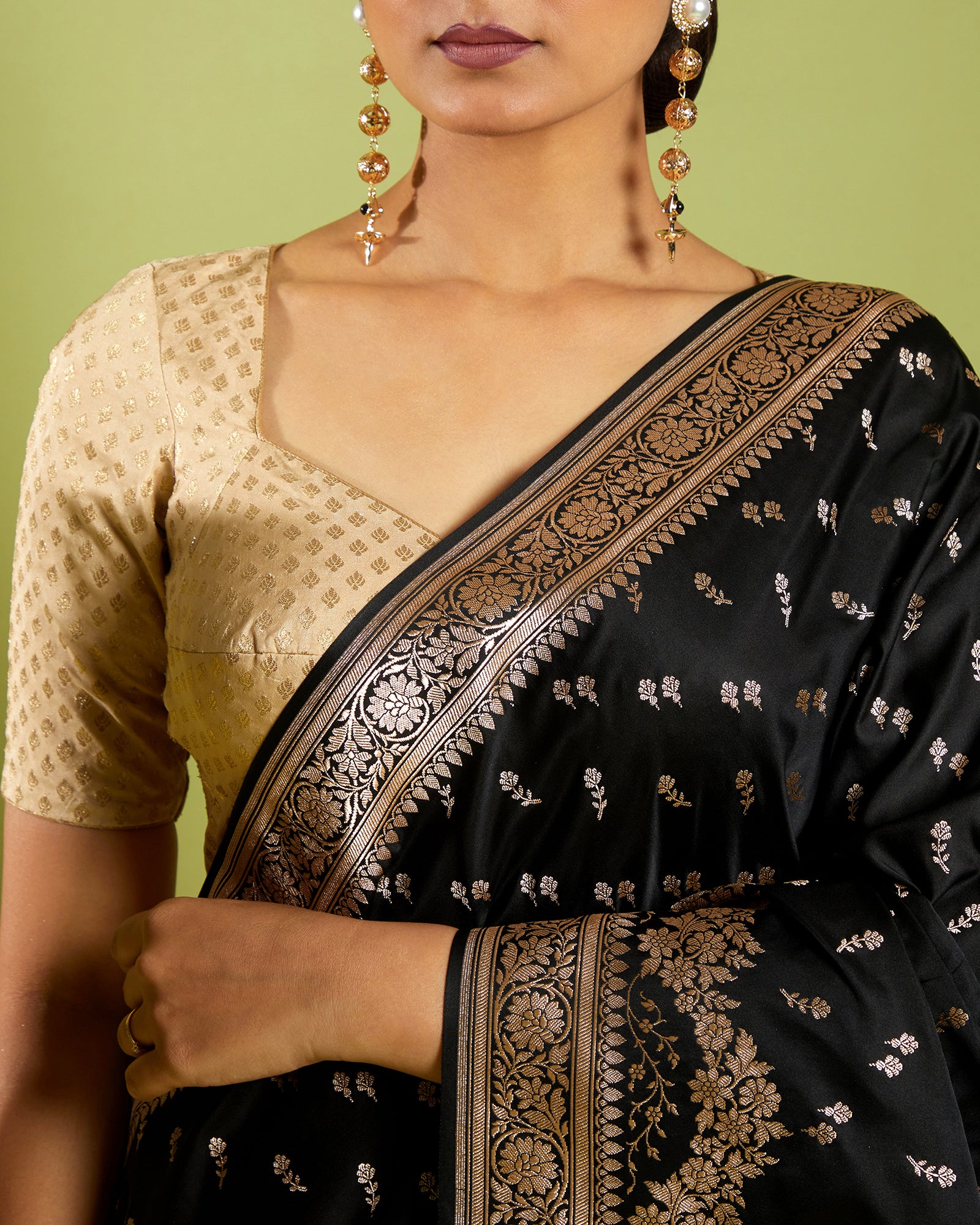 black saree banasari

